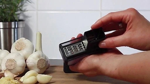 Microplane Garlic Cutter - Effortless & Precise Garlic Grating Tool - Black