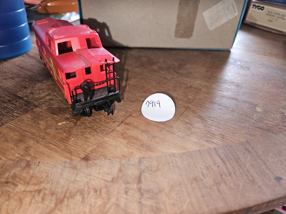 ATSF 920645 RED CABOOSE, EXCELLENT CONDITION