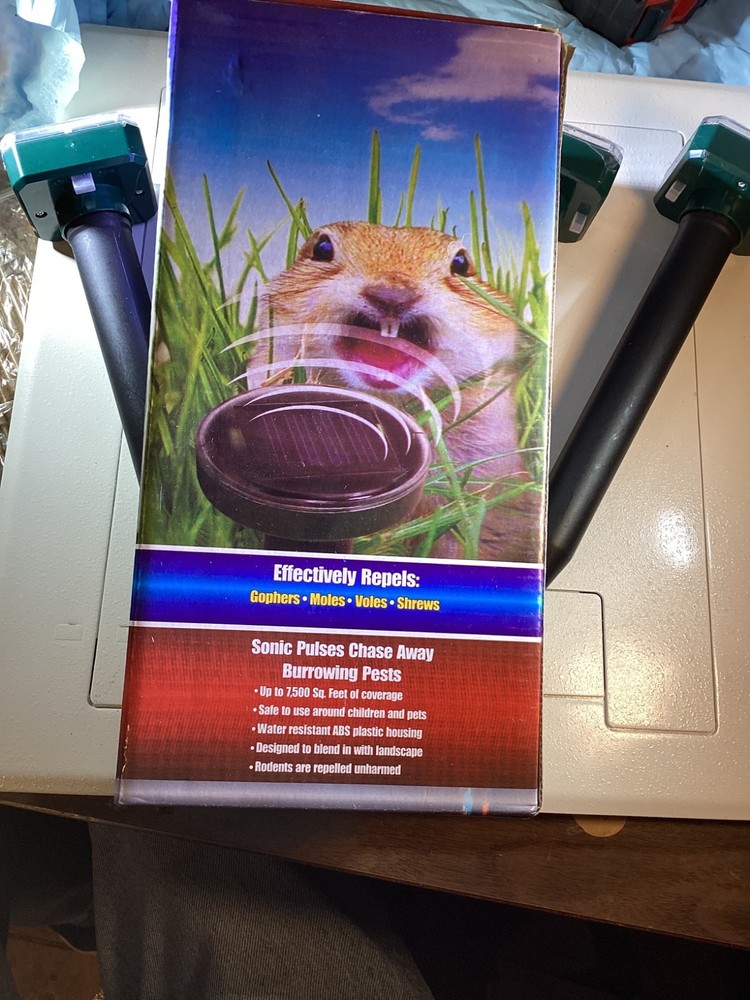 Solar powered rodent repeller