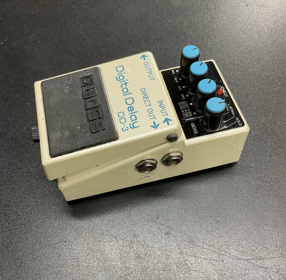 Boss (DD-3) Digital Delay Guitar Effect Pedal
