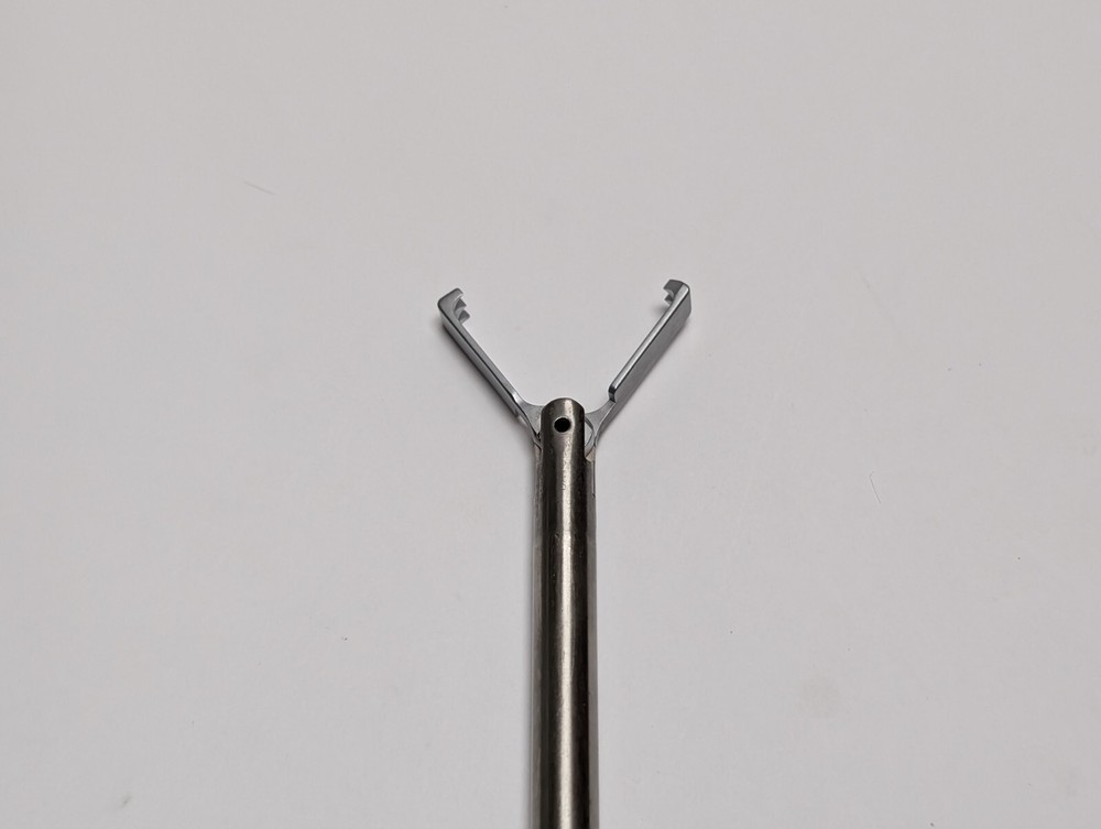 DAVOL 5875000 Grasper (USED).