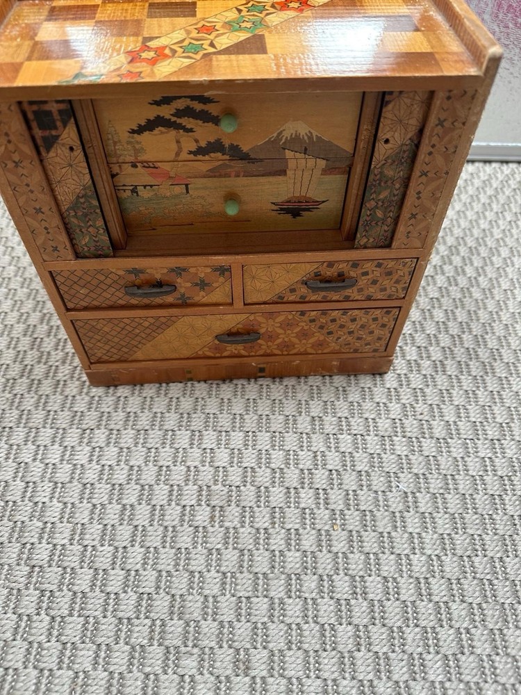 Antique Chinese Straw Work Decorated Table Cabinet 22cm