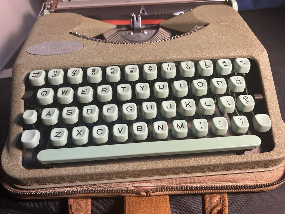 Hermes Rocket typewriter Portable Green
