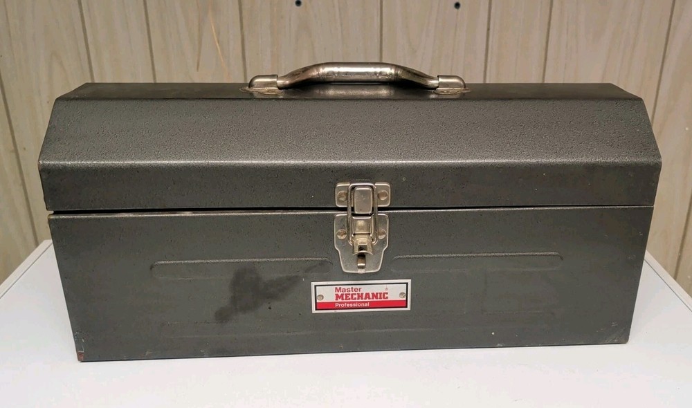 Master Mechanic True Value Socket Compartment Metal Vintage Toolbox 19 Inch Long