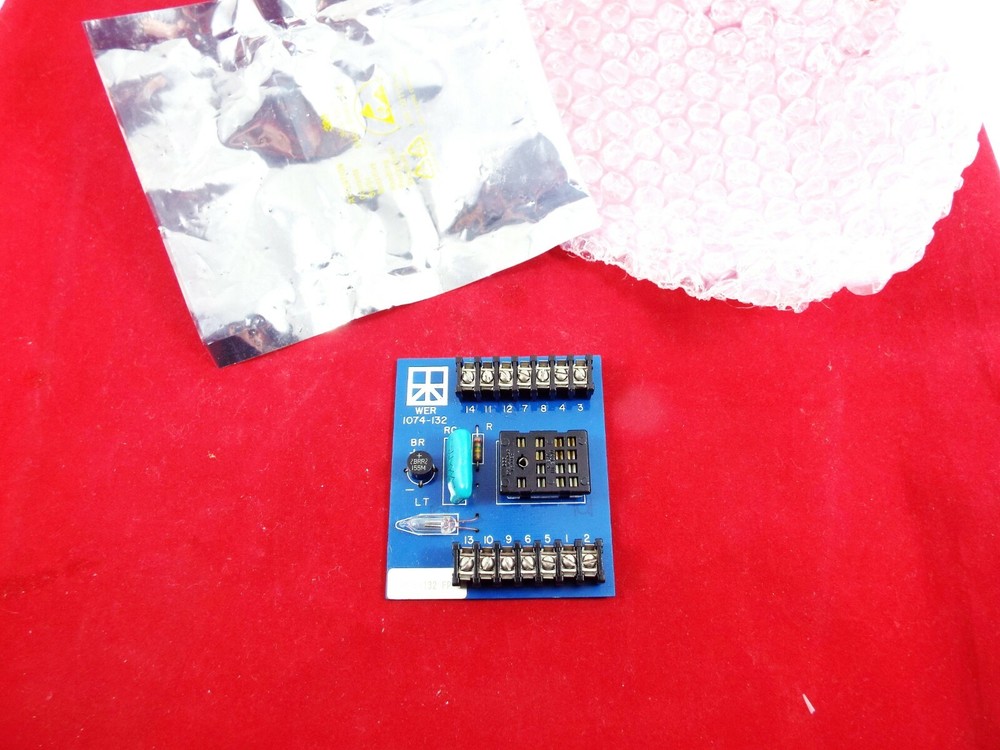 EMERSON  WER 1074-132 RELAY BOARD