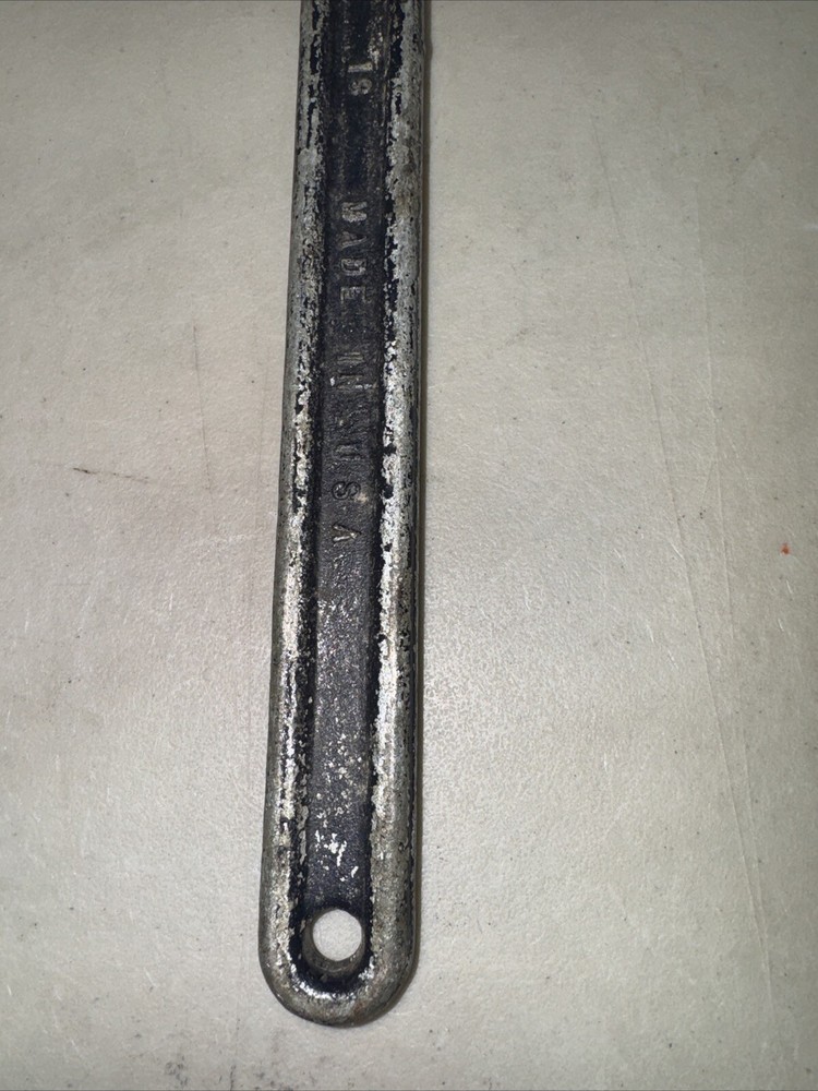 Vintage RED DIAMOND TOOL Adjustable Pipe Wrench 18"