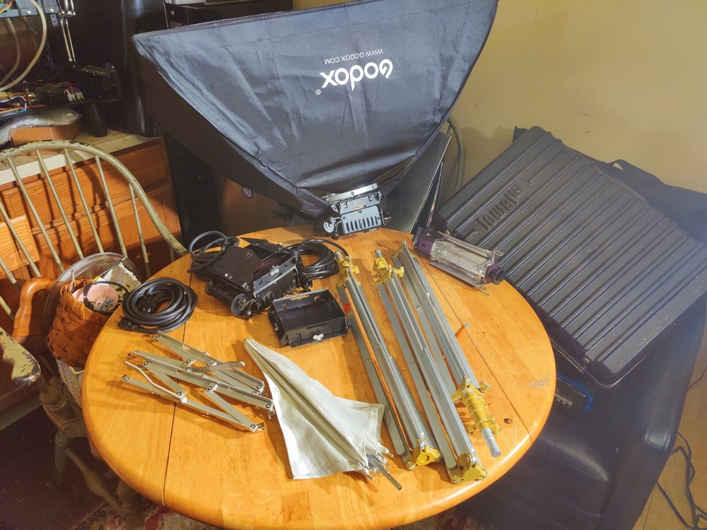 Lowel 3 Light kit With Light Bank