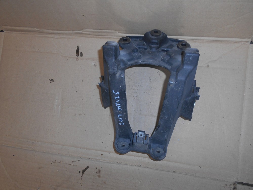 amaha mt 125 headlamp / clock bracket (2017)
