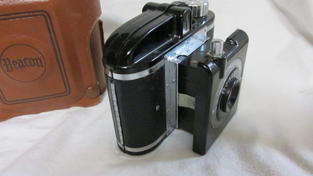 VINTAGE 1950s BEACON II CAMERA WITH PARTIAL CASE