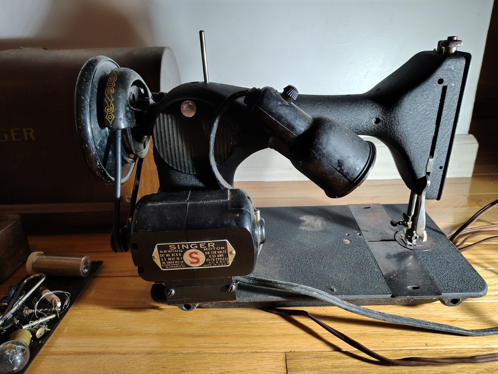 Singer 1950 #128 Sewing Machine /Working With Case
