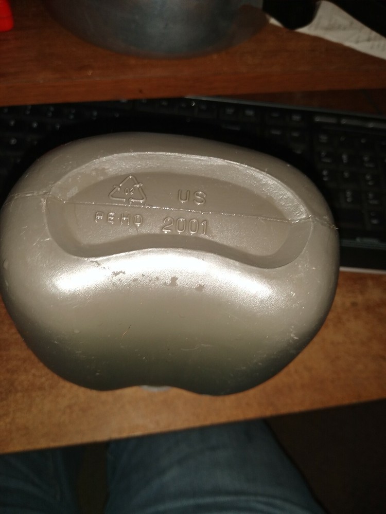 1 QUART GREEN PLASTIC CANTEEN
