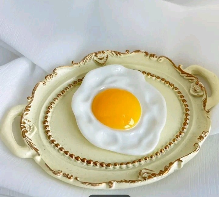 Fried Egg-Shaped Refrigerator Magnet – Oval Plastic Kitchen Decor with Golden Ac