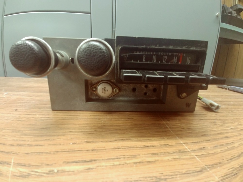 Mopar 1971 - 1974 B-Body AM Radio Chrysler Solid State