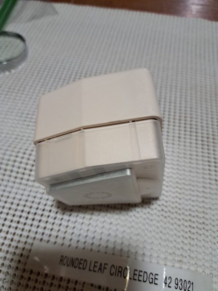 Martha Stewart Rounded Leaf Circle Edge Punch Scrapbooking Crafts