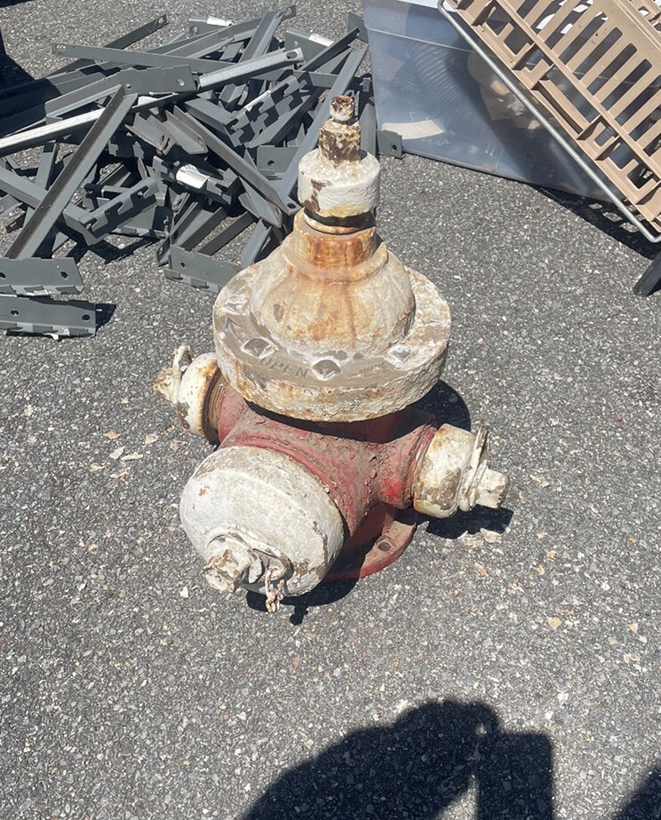Vintage Very Short Fire Hydrant 113 Pounds 21 “ Tall Repurpose Inside Outside .