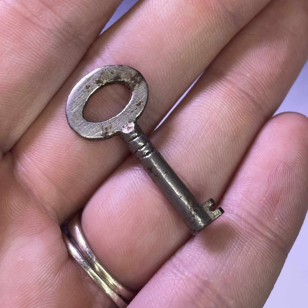 1 3/8" Antique Skeleton Key Cellar Lock Latch Architectural Hardware Clock