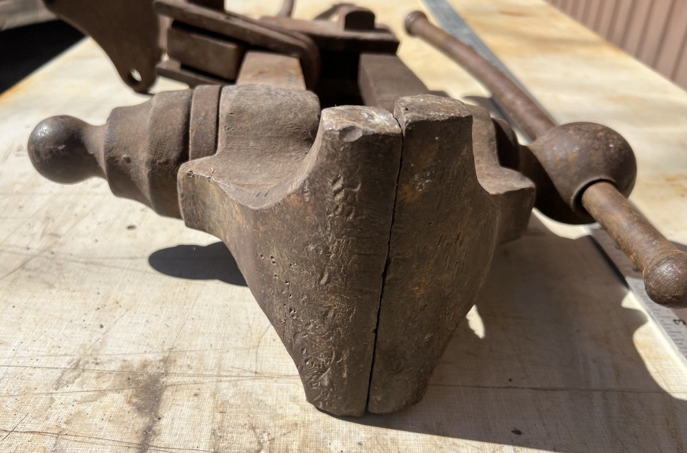 5 1/4 Blacksmith Vice Antique 57 Lbs Post Leg