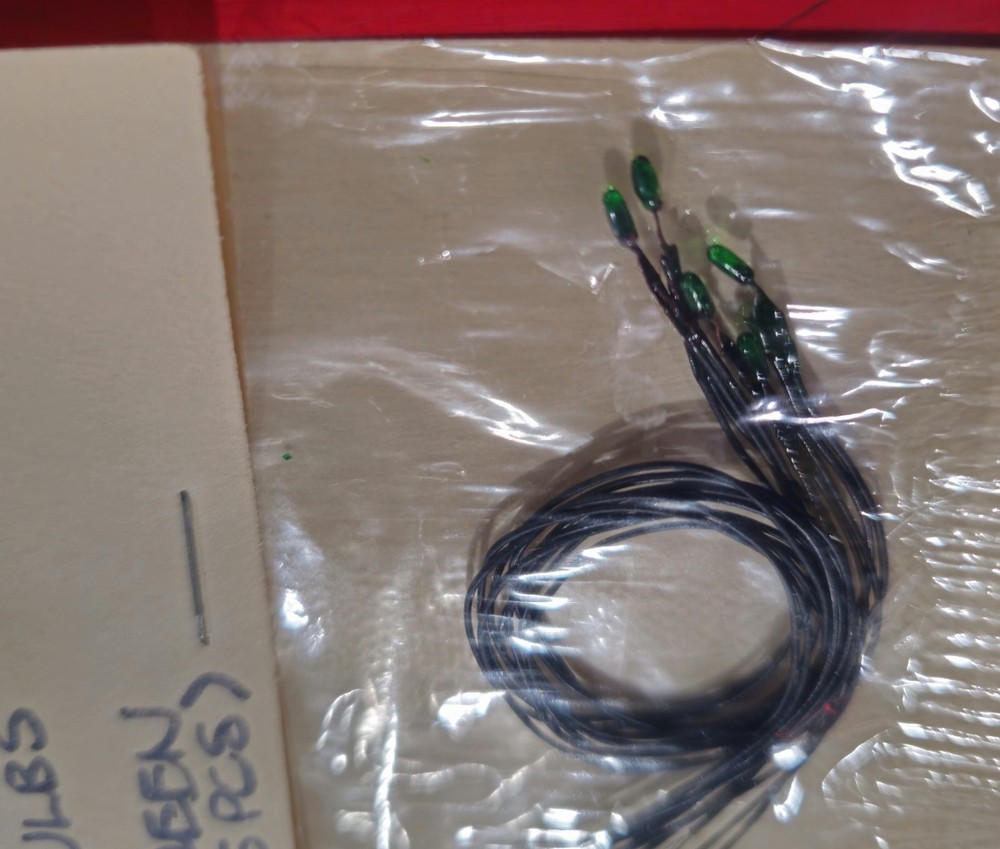 O Scale Railroad Train Layout 80 White Bulbs 1.5 Volt