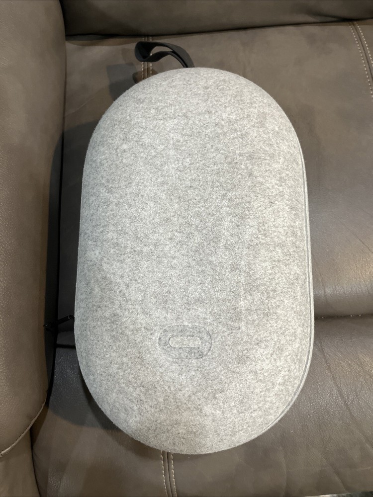 Official Meta Quest 2 Carrying Case Excellent