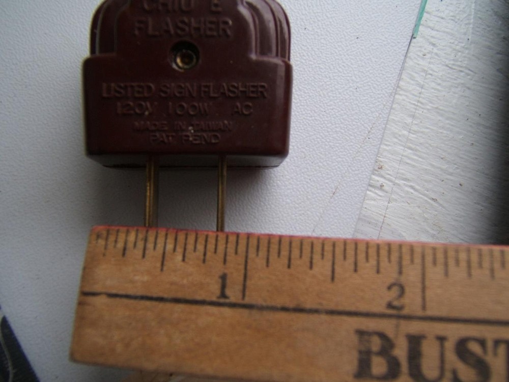 VINTAGE CHIU E BAKELITE FLASHER PLUG ADAPTER