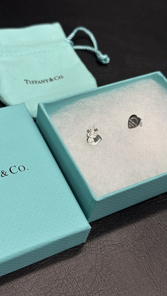 Tiffany & Co, Heart Tag Stud Earrings in Silver, Mini