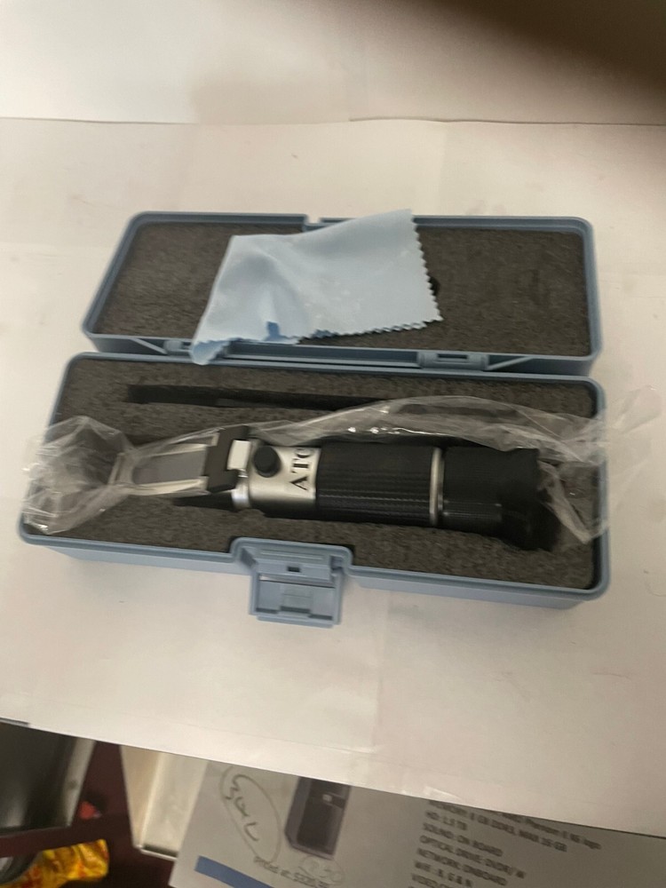 ATC Portable Refractometer with blue box cover