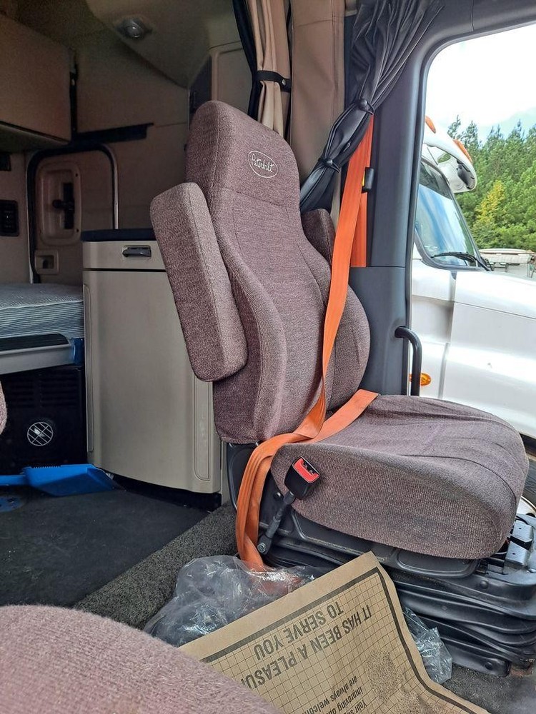 Replaces 2016 PETERBILT 579 FRONT SEAT ,  GA