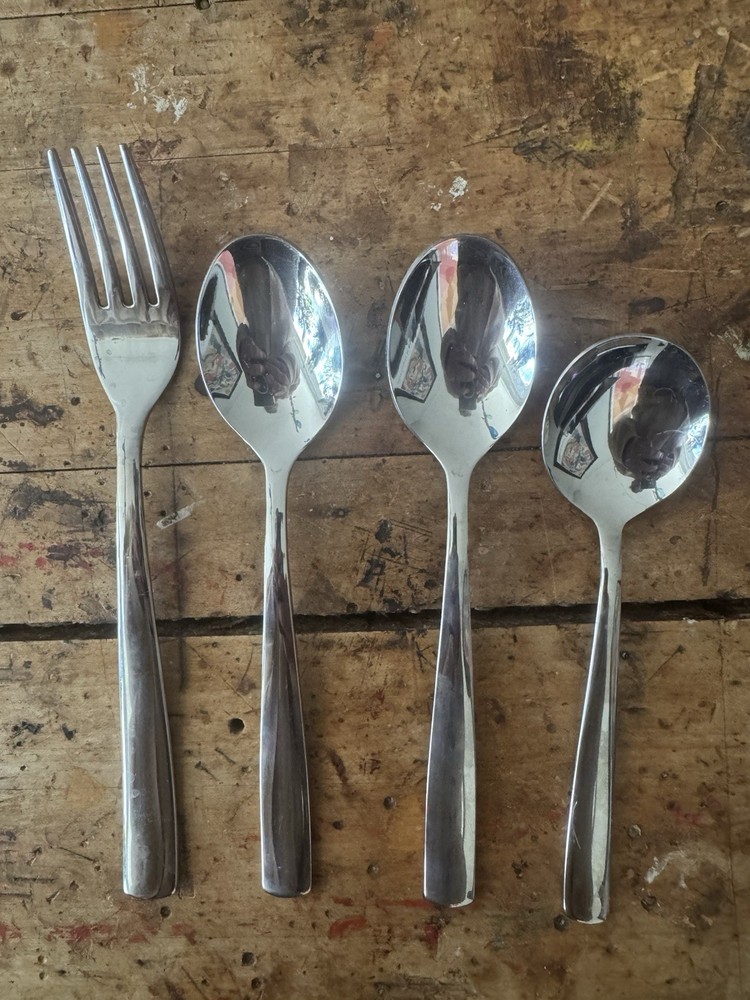 Oneida Strauss Stainless Flatware (set Of 46)