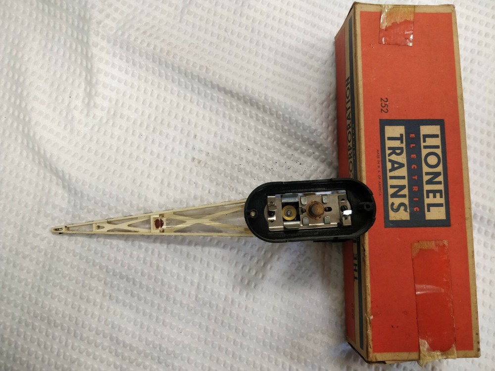 Lionel Train Crossing Gate No. 252 in Original Box*****