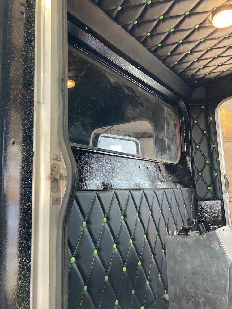 Peterbilt 379 Upholstery Interior 2005 day cab