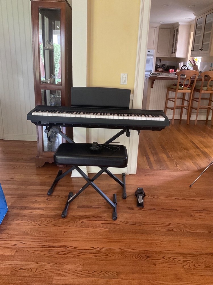 Yamaha Digital Keyboard P105 Excellent Condition!