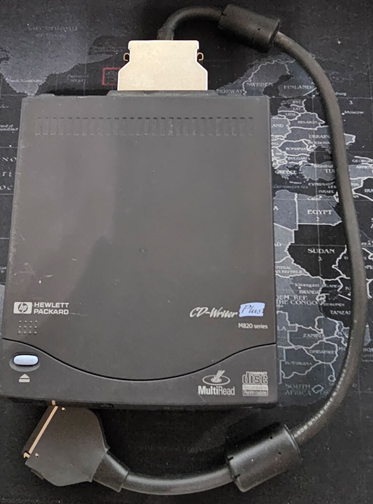 Vintage HP M820e CD-Writer Plus w/ Software Disk, Cable, setup paperwk & PC Card