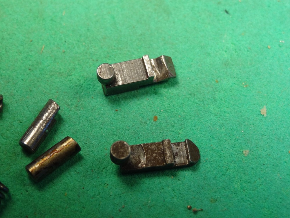 Stevens 820 820A Extractors, Plunger, & Spring