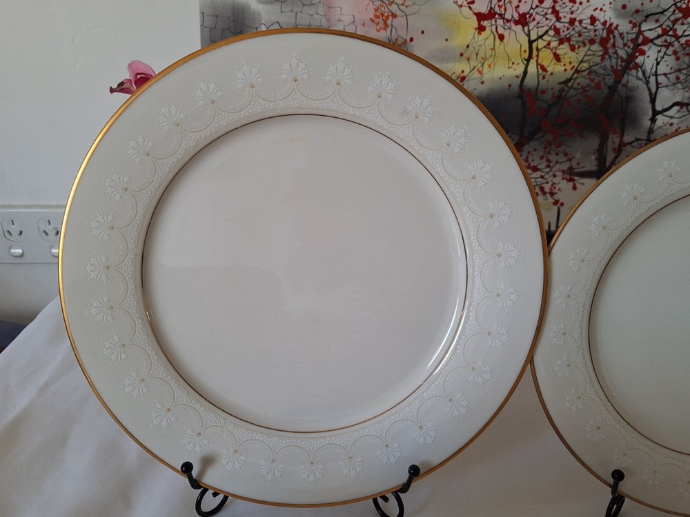 Dinner set, Noritake Caledonia pattern 7091, from Japan, 35 pieces