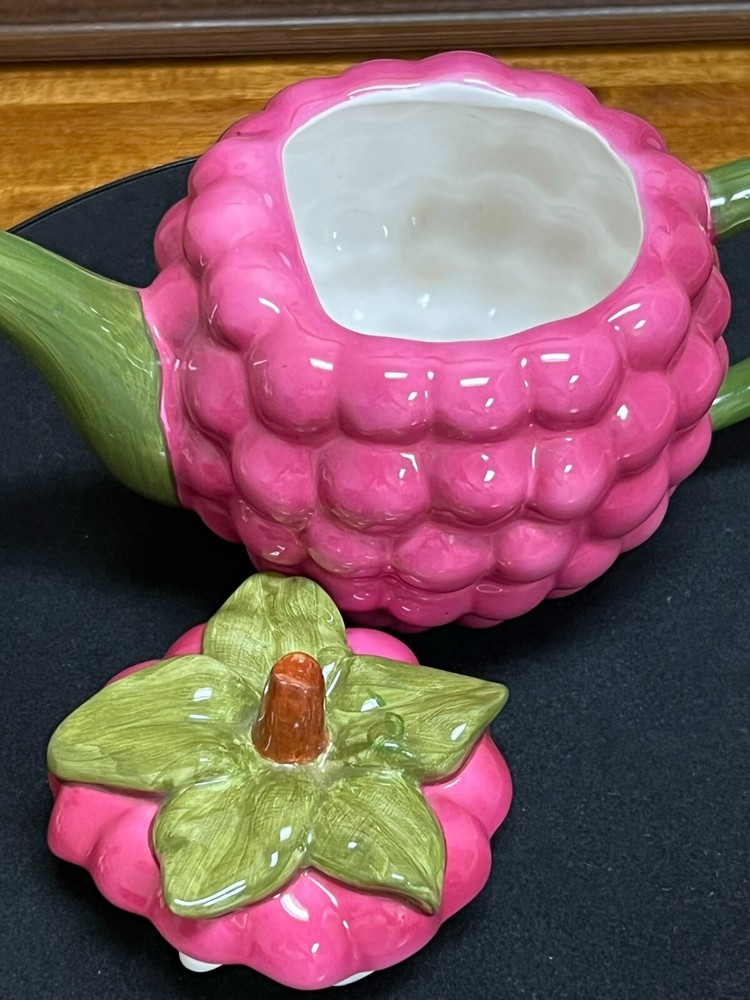 Grapes With Leaves Teapot