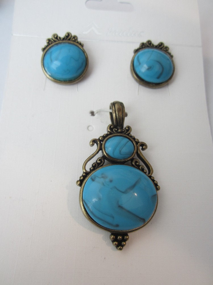 Turquoise Lucite Stud Brass Base Pendant Earring Set