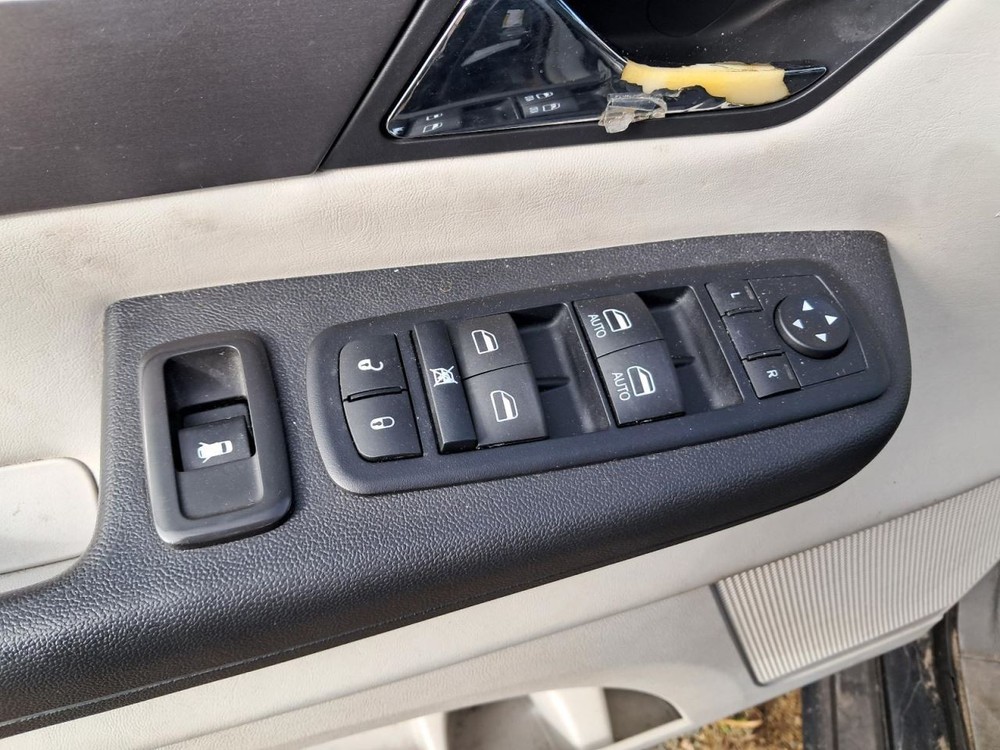 ROUTAN 2012 Glove Box 4878711