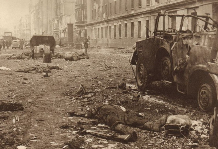 WW II German Photo . -- Berlin 1945