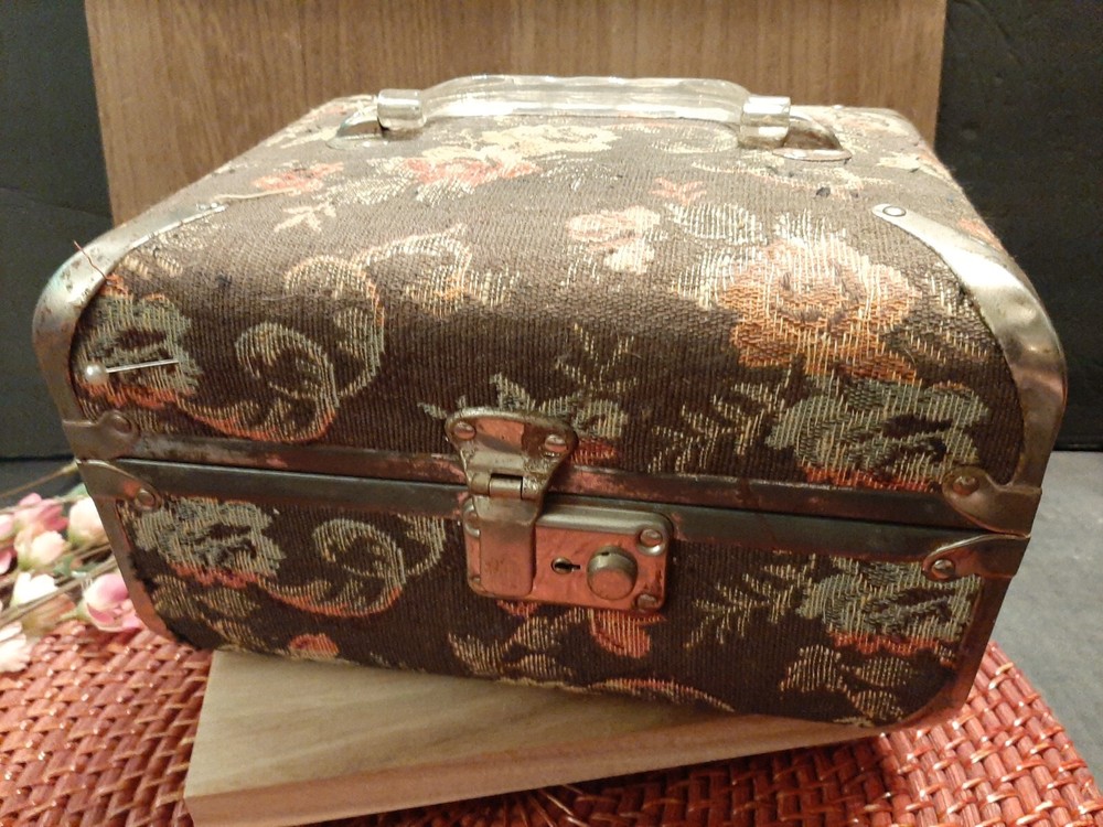VINTAGE TAPESTRY SEWING CASE , SEWING BOX , SMALL TRAIN CASE