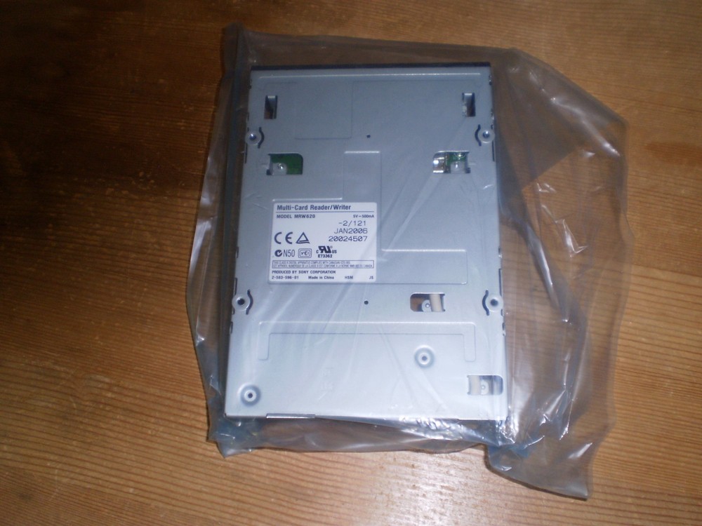 SONY MULTI-CARD READER/WRITER / model MRW620