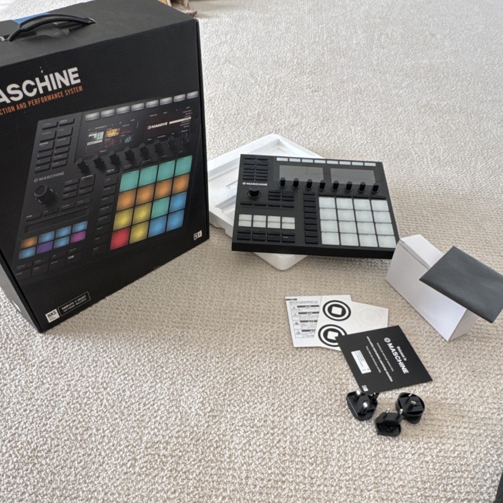 Native Instruments MASCHINE MK3 Sampler & Sequencer 16 Pad Built-in Effects