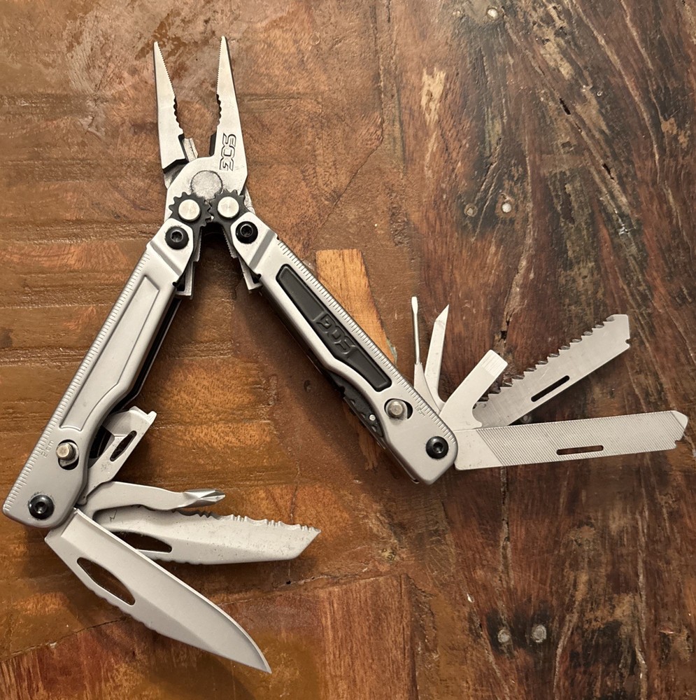 Retired SOG PowerPlay Knife Pliers Multi Tool