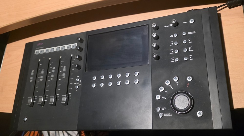 Avid Artist Control Touch Screen Control Surface with 4-Faders