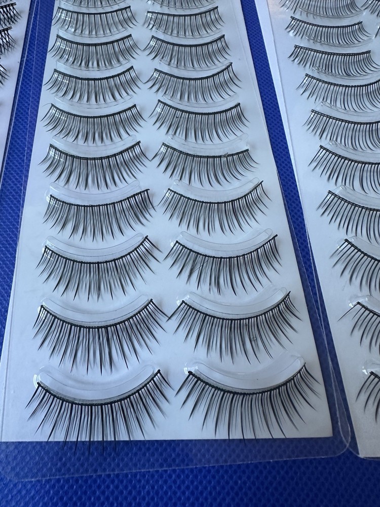 #A19 Lot of false eyelashes