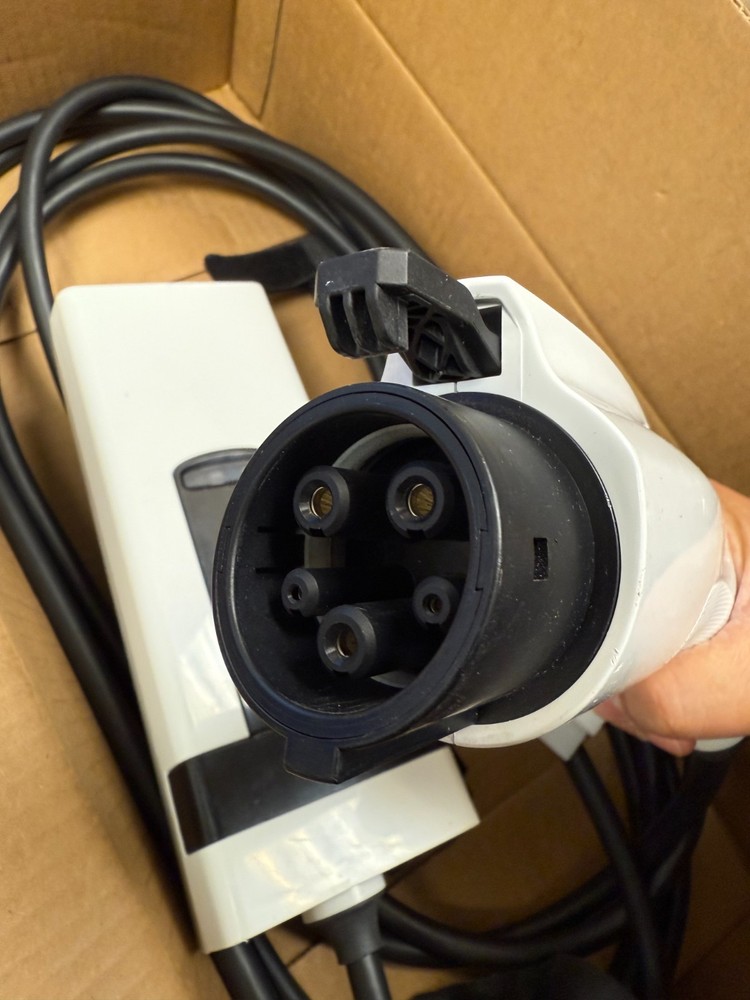 Ultium GM Charging Cord Model EVSE-CSSS56600012-1002 Includes 1 ADAPTER