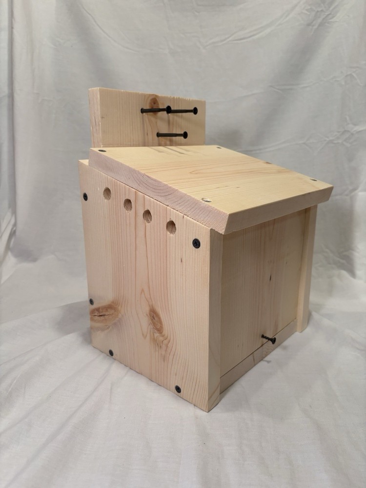 Large Backyard Squirrel/bird House Nesting Box - Awesome Gift
