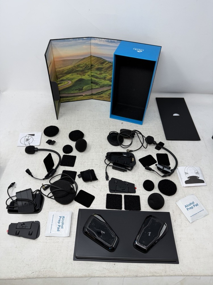 CARDO FREECOM 4 Duo Bluetooth Intercom Headset for Riders (2 units) Read