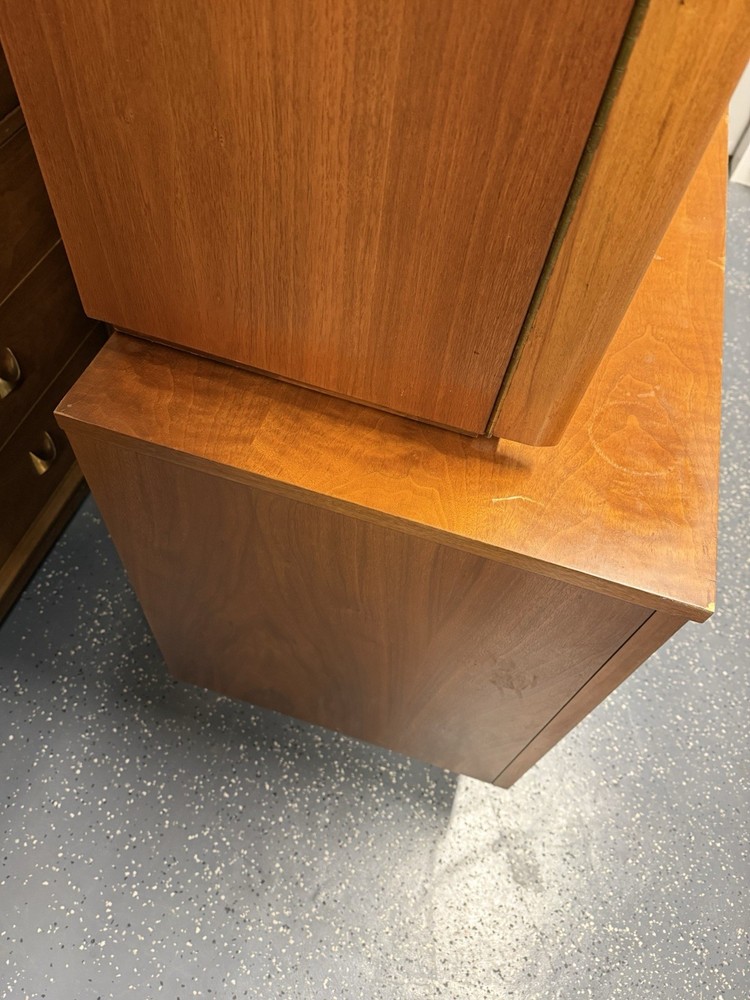 Mid Century Modern Sideboard and Hutch (c. 1960s)