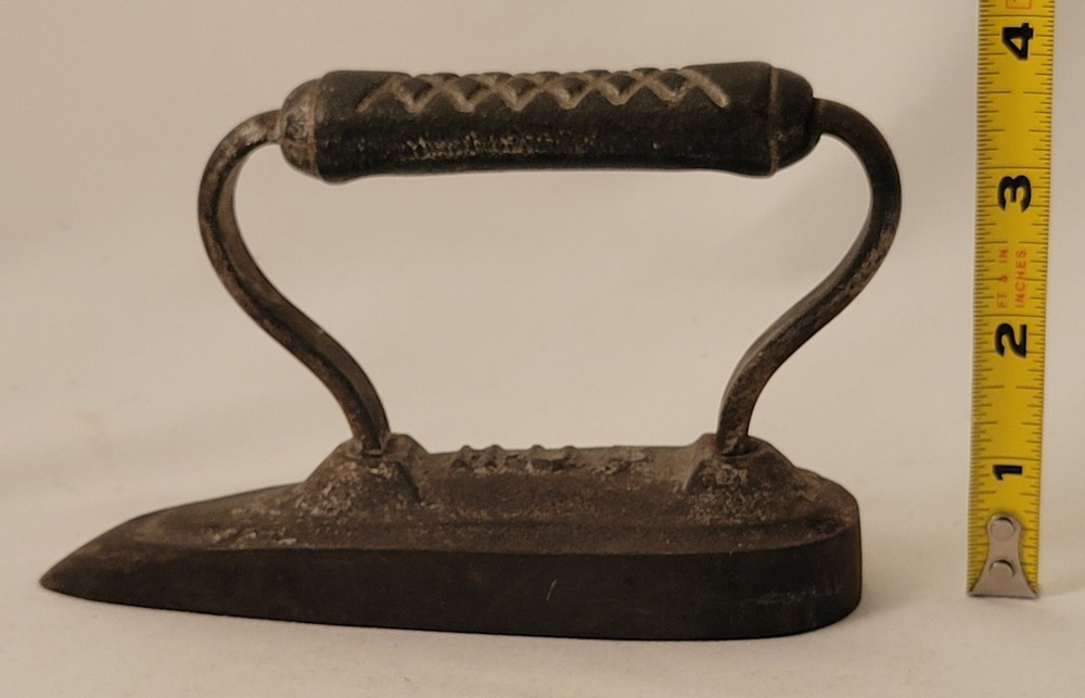 Antique Cast Iron "HUB" Clothes Flat Iron