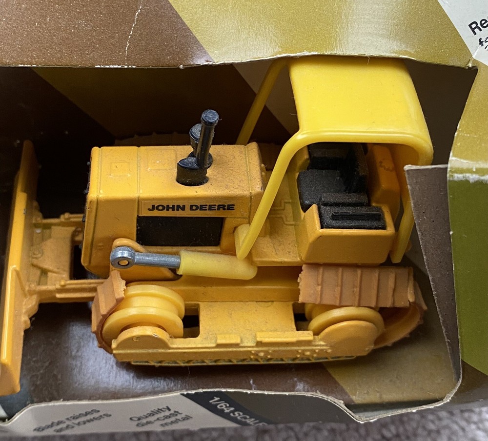 Ertl John Deere Bulldozer 1/64 Scale 568